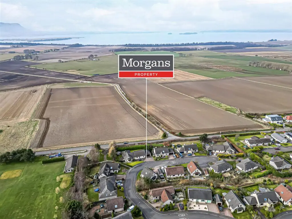 73 Whitecraigs, Kinnesswood, KY13 9JN