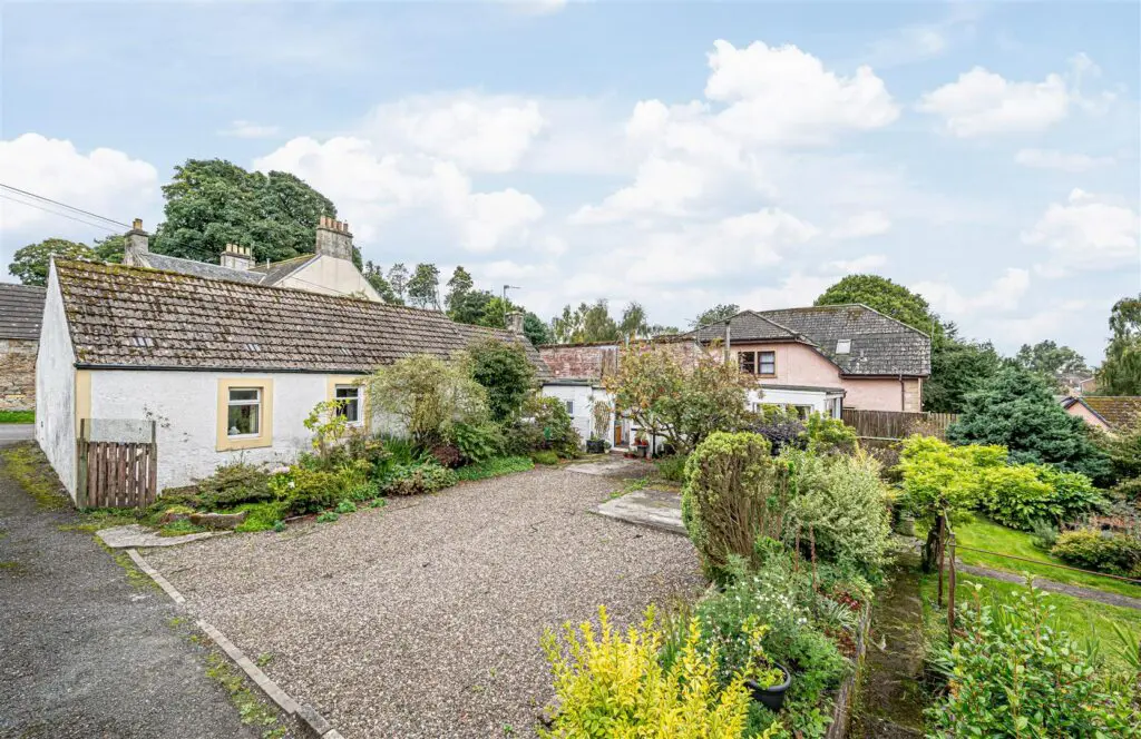 25 Bridge Street, Saline, KY12 9TS