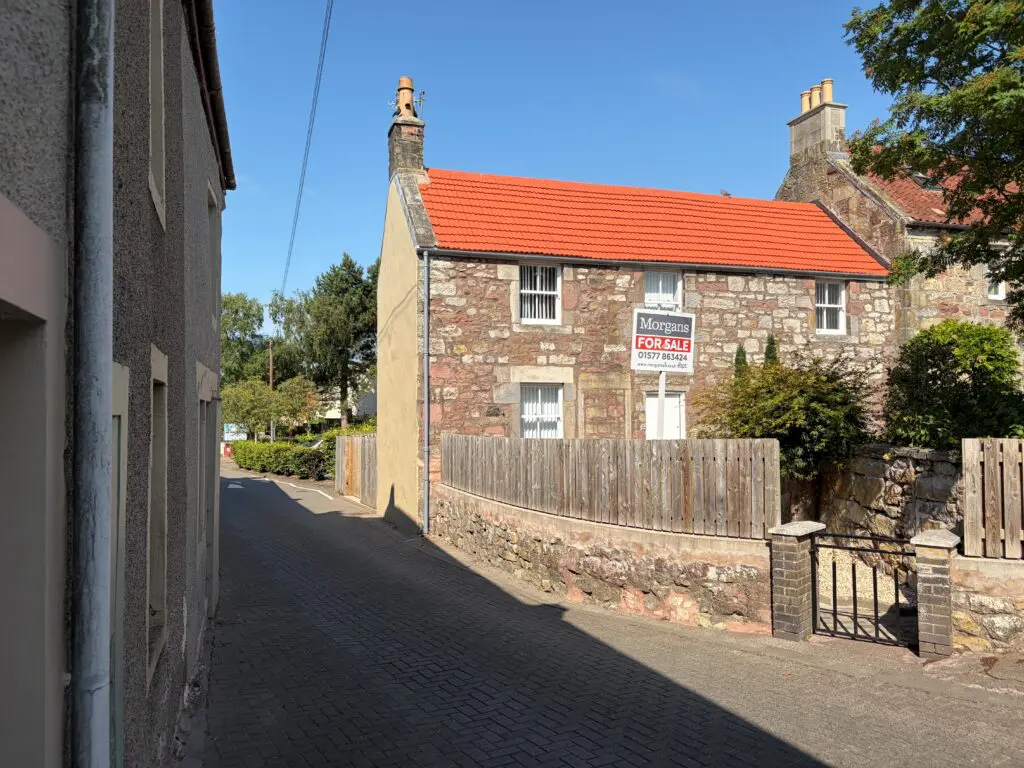 8 School Wynd, Kinross, KY13 8EJ