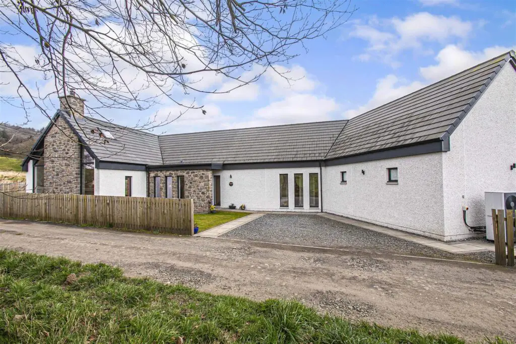 Grianan, Blairfordel Farm Road, Blairforge, KY4 0JD