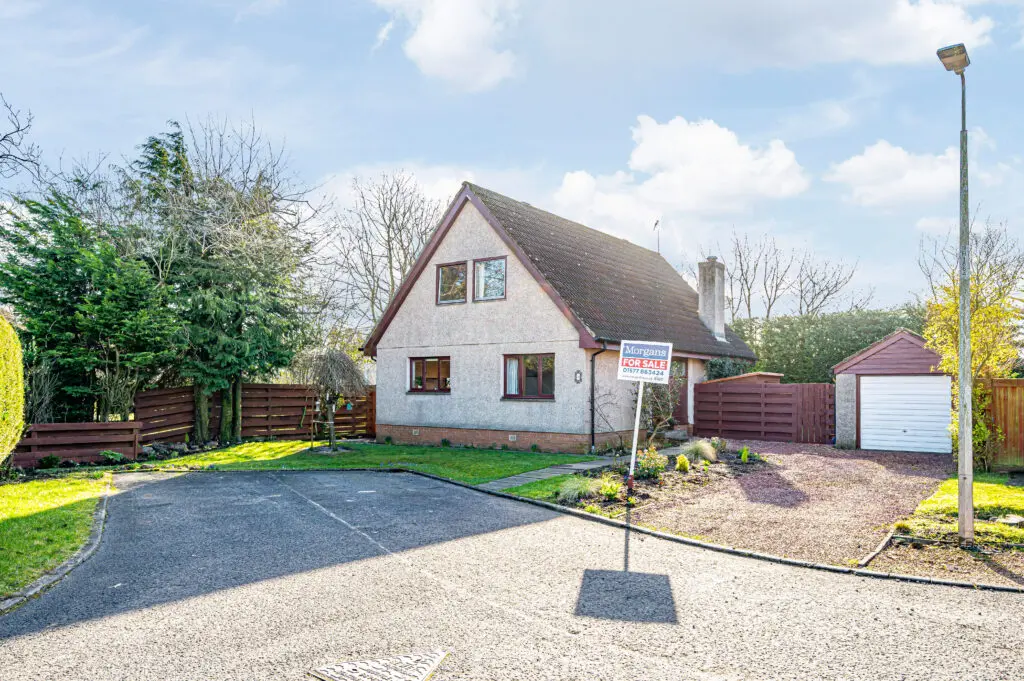 5 Broom Court, Kinross, KY13 8AH