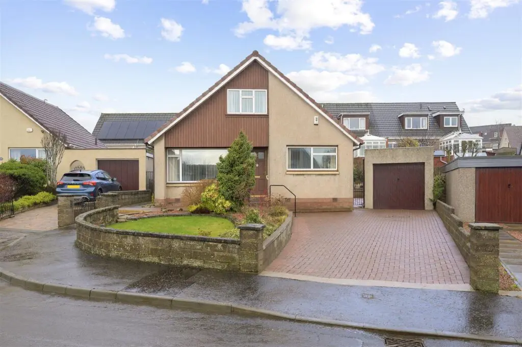 16 Bogwood Drive, Crossford, KY12 8QA