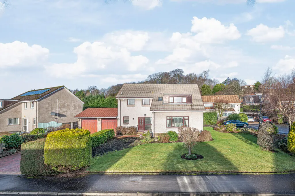 2 Lyne Grove, Crossford, KY12 8YB