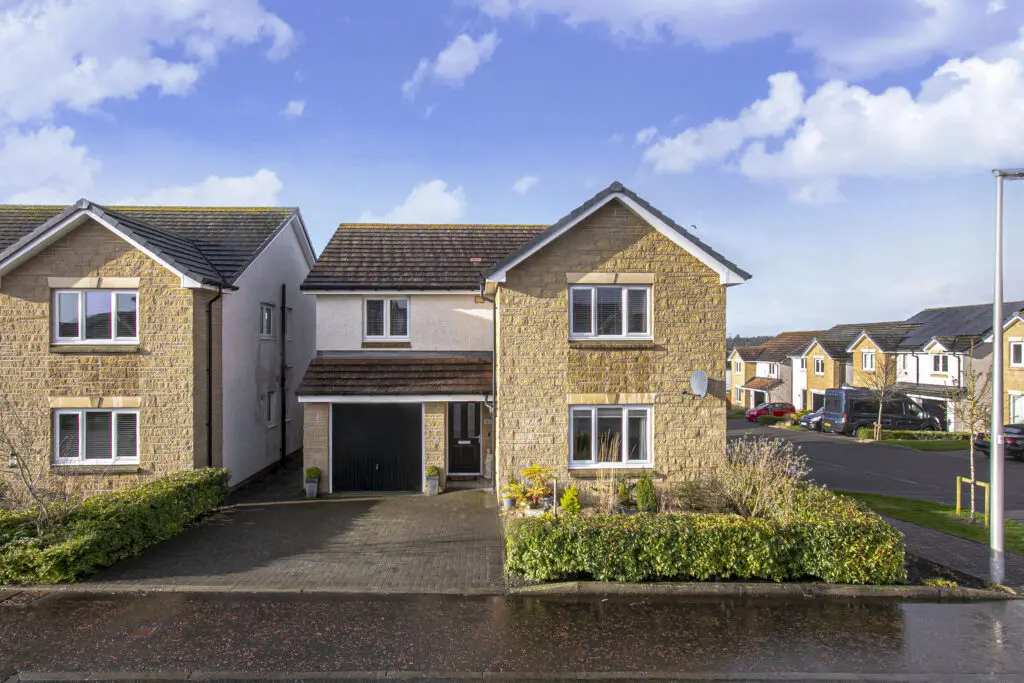 47 Russell Avenue, Kingseat, KY12 0YX