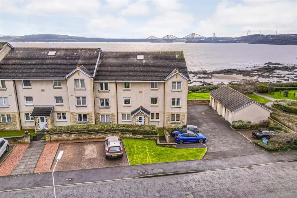27 Spinnaker Way, Dalgety Bay, KY11 9GH
