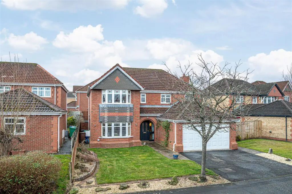 8 Bruce Gardens, Dunfermline