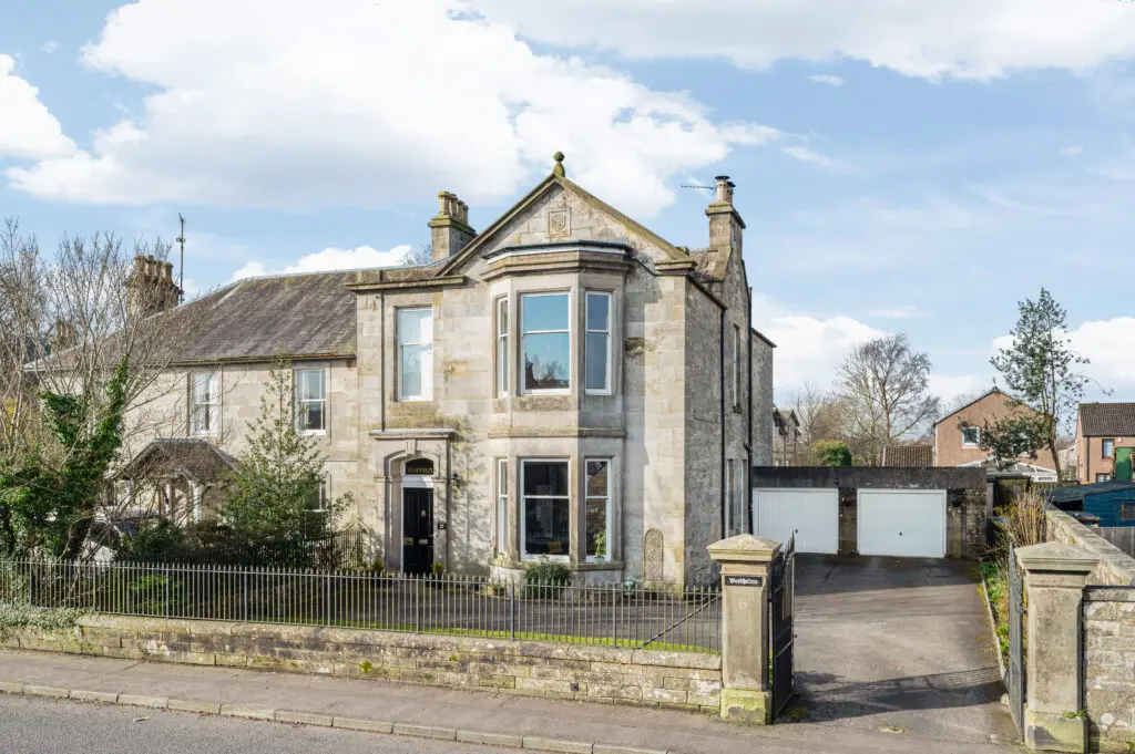 22 Muirs, Kinross, KY13 8AS