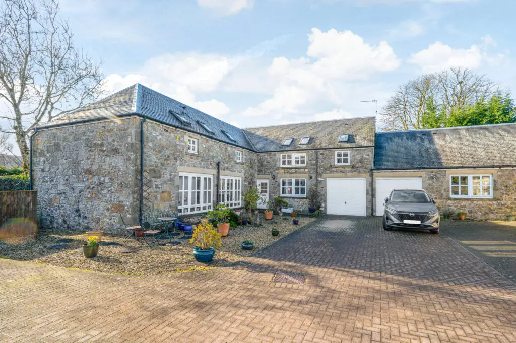 2 Carsegour Steadings, Kinross, KY13 0LG