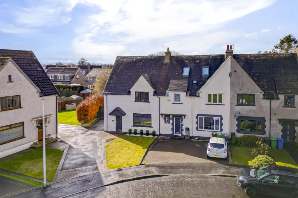12 Keavil Place, Crossford, KY12 8NY