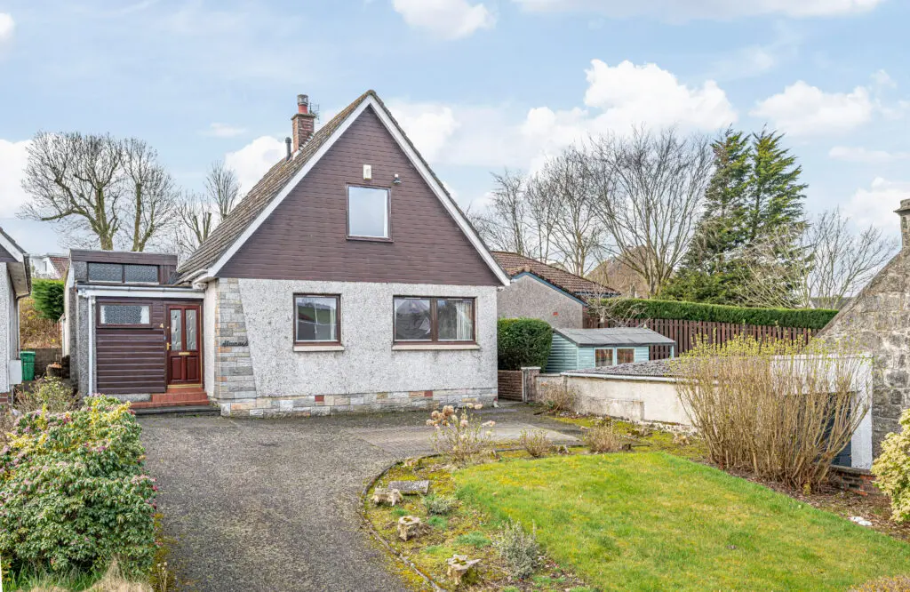 4 Camps Road, Carnock, KY12 9JP