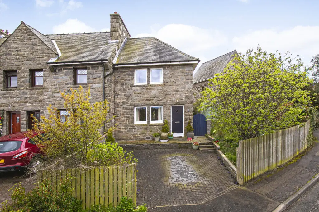 7 Central Road, Crombie, KY12 8LE