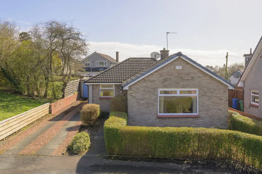 16 Larch Grove, Dunfermline, KY11 8AG