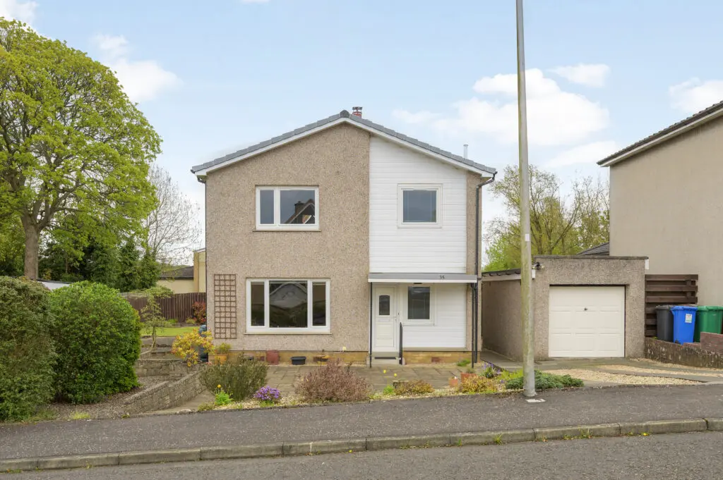 35 Hawthorn Bank, Carnock, KY12 9JS