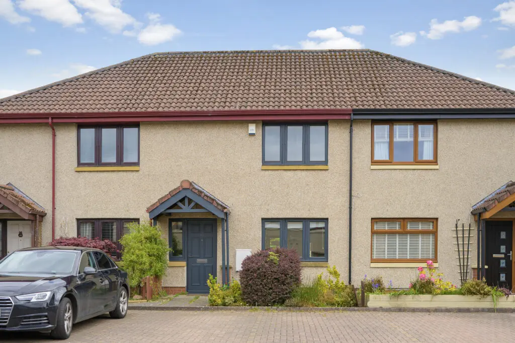 17 Ladysmill Court, Dunfermline, KY12 7YD