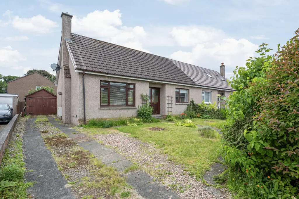 2 Muirfield Grove, Kinross, KY13 8AX