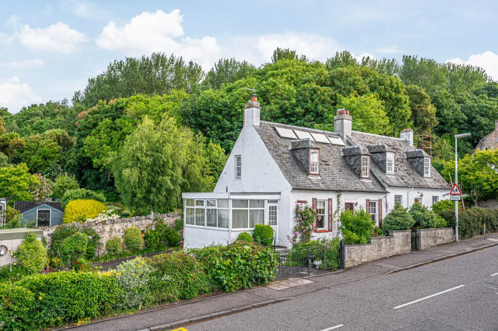 Inch Cottage, 2 Dunfermline Road, Limekilns, KY11 3JS