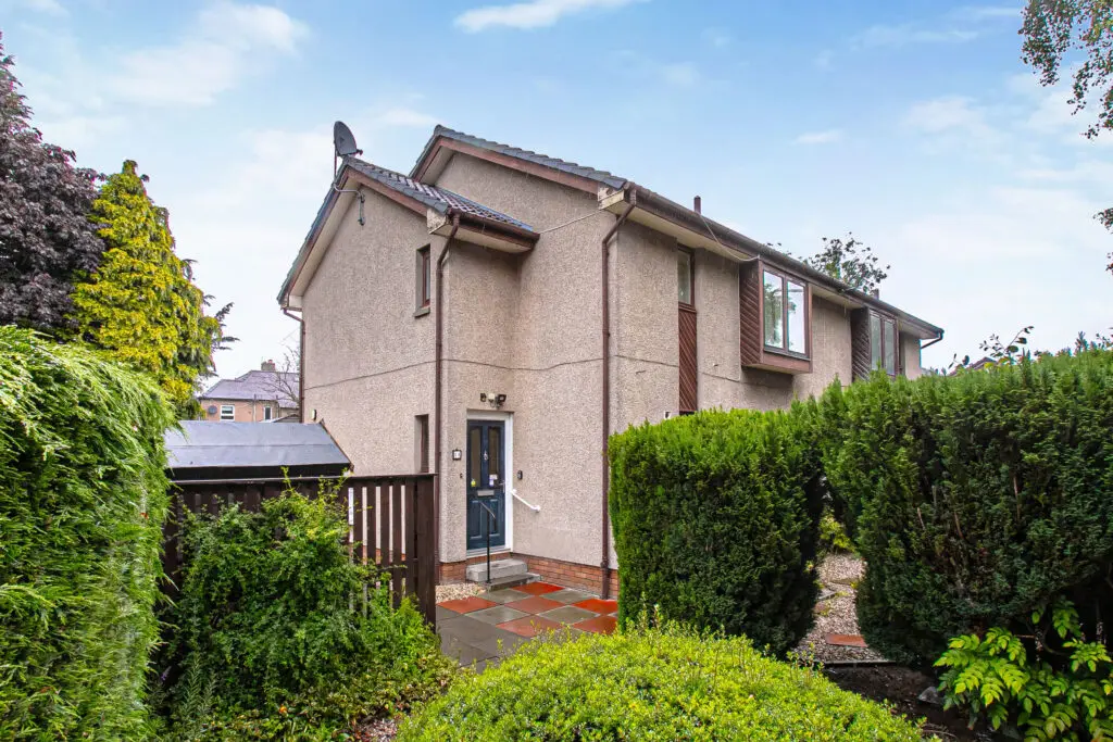 11 Wemyss Court, Rosyth, KY11 2LL