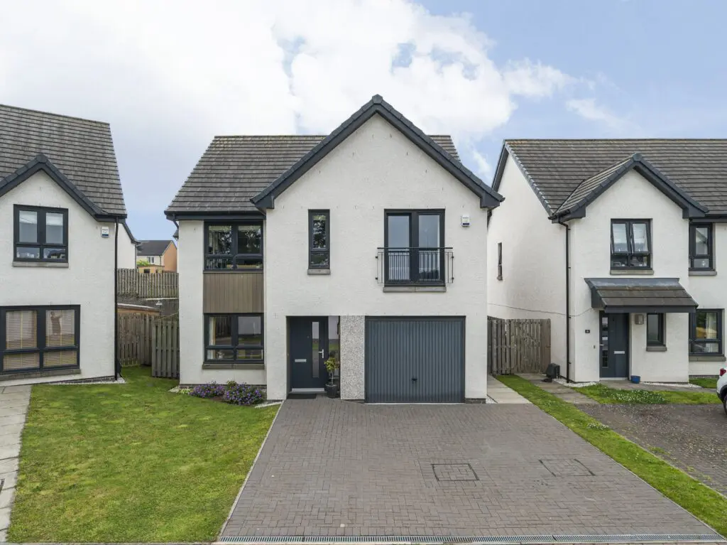 8 Latch Dubh Lane, Kinross, KY13 8GQ