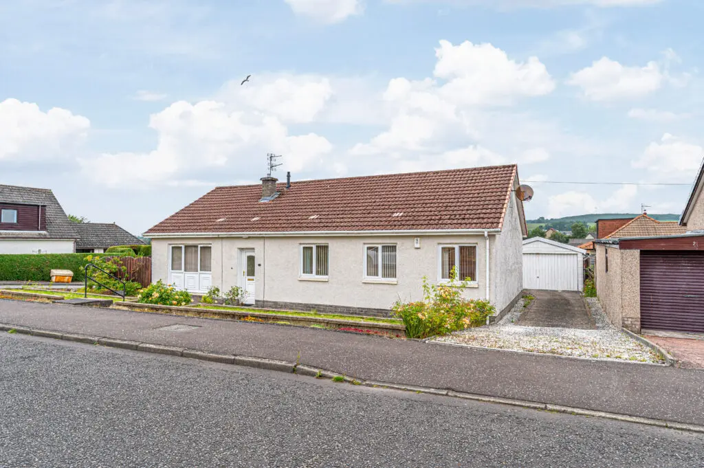19 Hawthorn Bank, Carnock, KY12 9JS