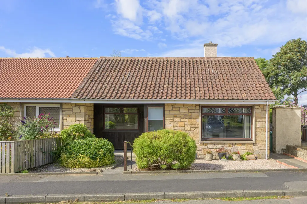 6 Sandilands, Limekilns, KY11 3JD