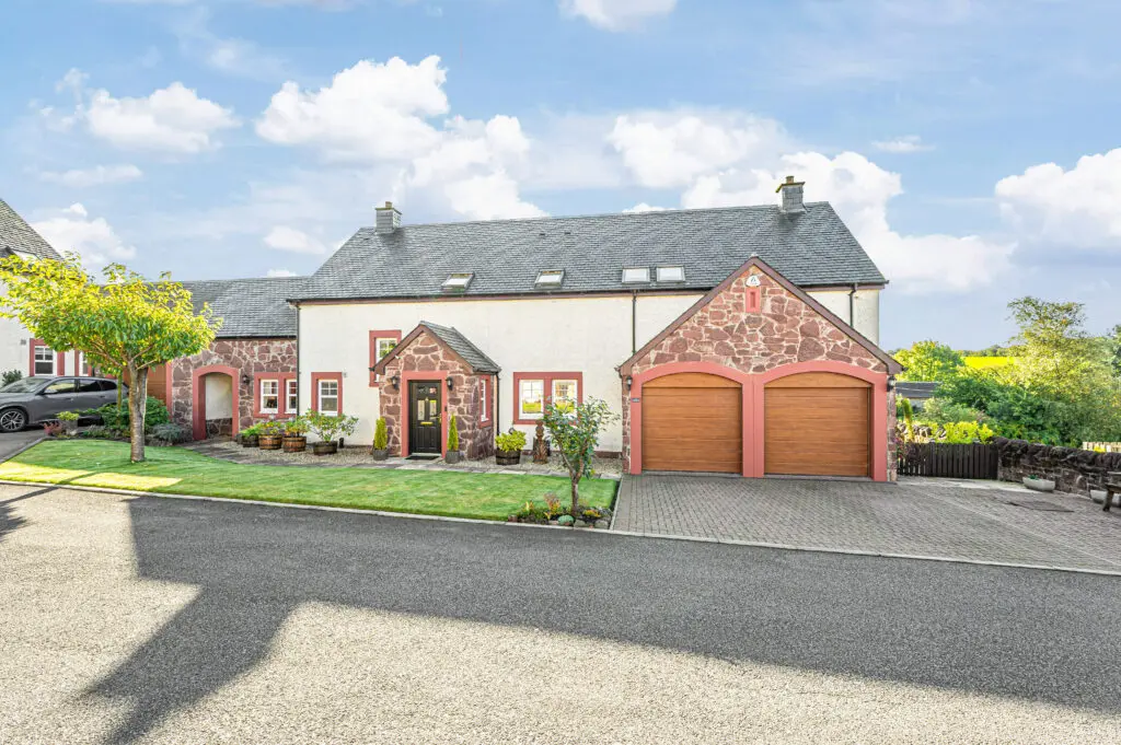 4 Pitcairnie Lane, Carnbo, Kinross, KY13 0NA
