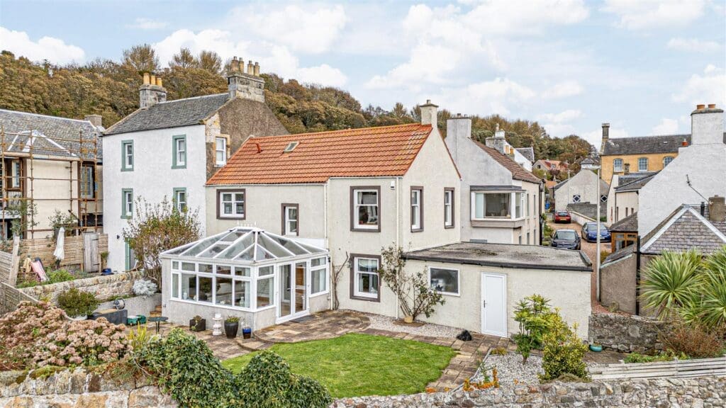 1 Warrington Court, Limekilns, KY11 3HW