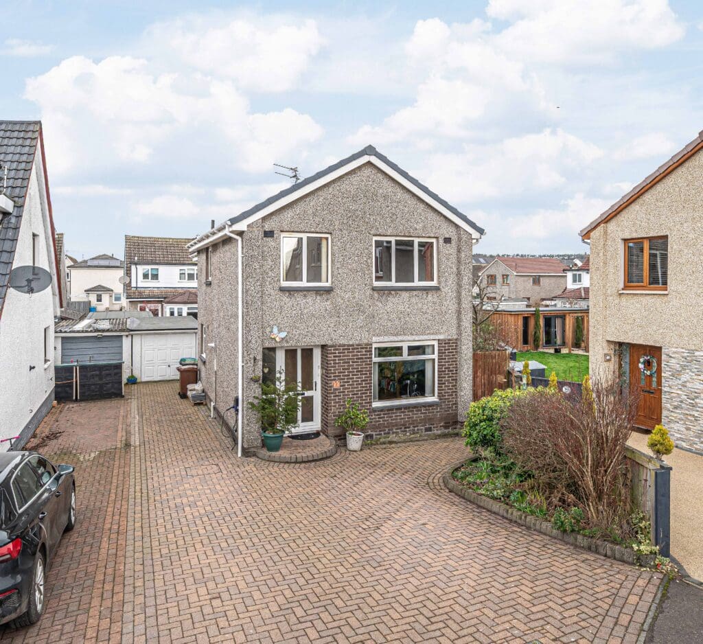 11 Garden Place, Cairneyhill, KY12 8XA