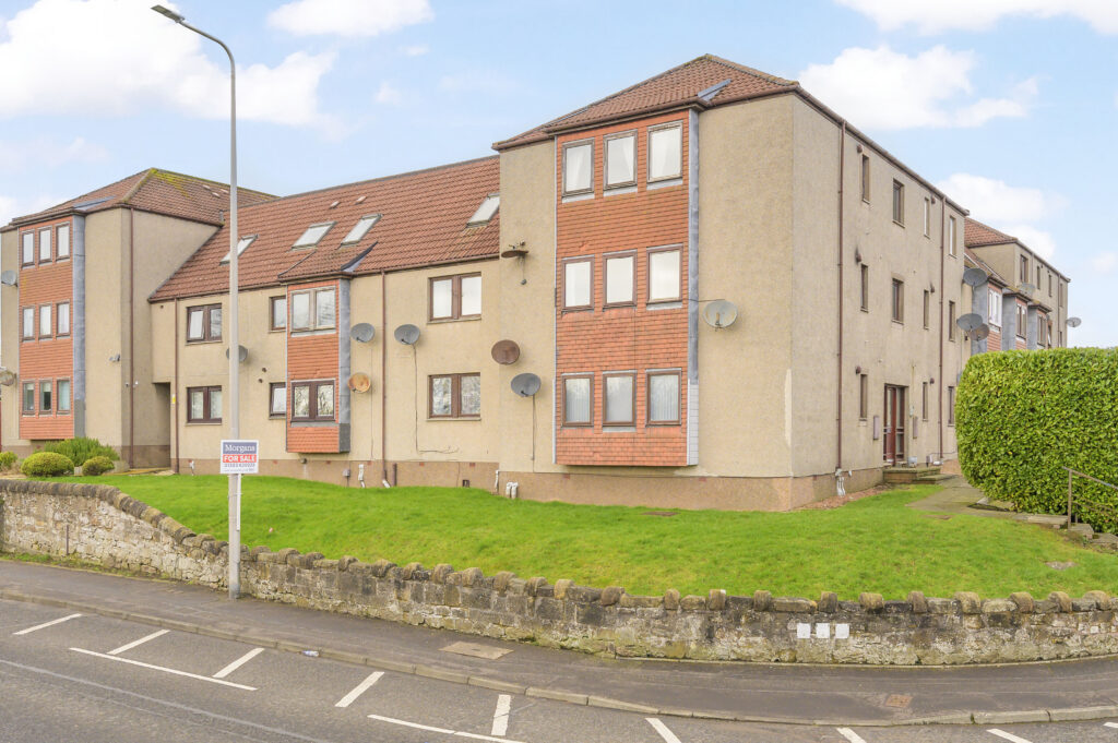 33 Robert Smith Court, Lumphinnans, KY4 8AE