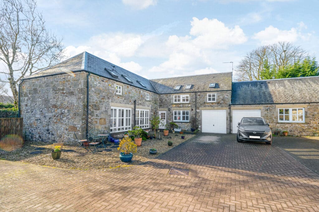2 Carsegour Steadings, Kinross, KY13 0LG