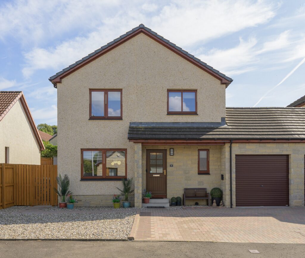 9 Carneil Gardens, Carnock, KY12 9LQ